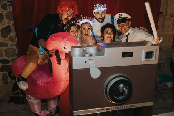 Fotomaton bodas precio. Alquiler photocall.